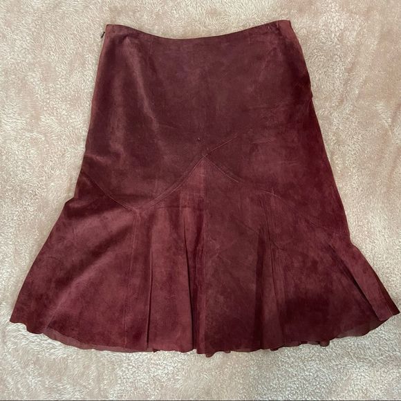 Beautiful suede skirt by brand Ideology. - Picture 6 of 12